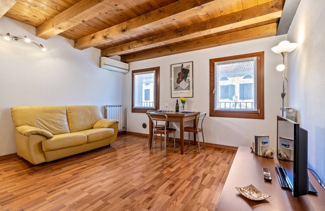 Apartment "Casa Giuly" with Wi-Fi & Air Conditioning