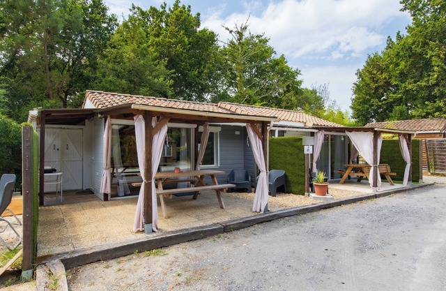 Apartment 'Chalet A Village Vacances' with Shared Pool, Private Terrace and Wi-Fi