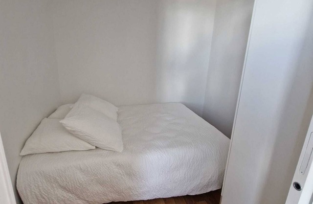 Apartment-City-Ensuite with Shower