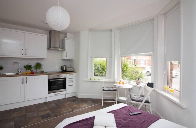 Apartment close to Airport & transport links (1GF)