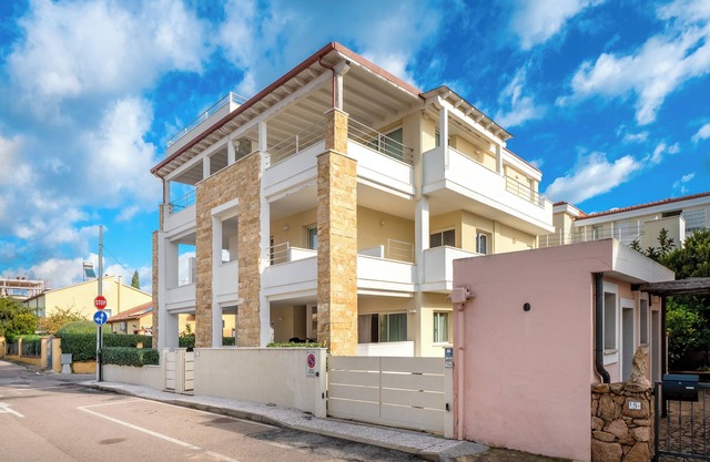 Apartment "Cormorani - 7" Near the Beach with Wi-Fi, A/C, Terrace & Garden