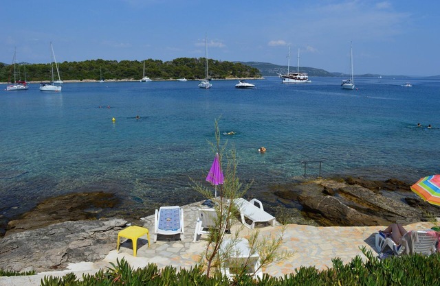 Apartment Davor - 20m from sea : A3(6) - Mali Iz (Island Iz), Zadar riviera, Croatia