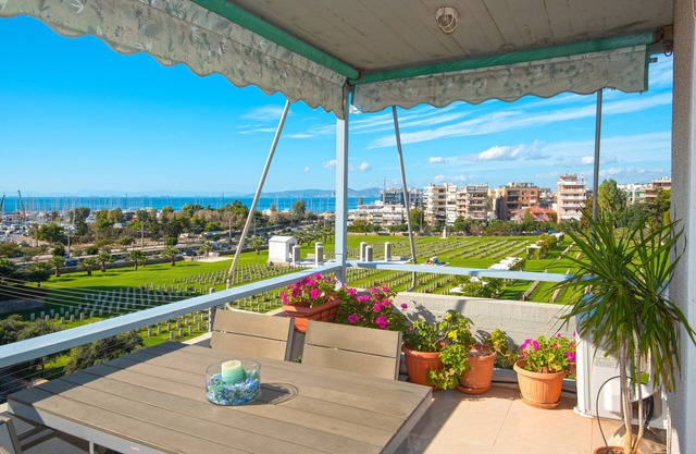 Apartment 'Dendrinos Athens Riviera' with Sea View, Wi-Fi and Air Conditioning