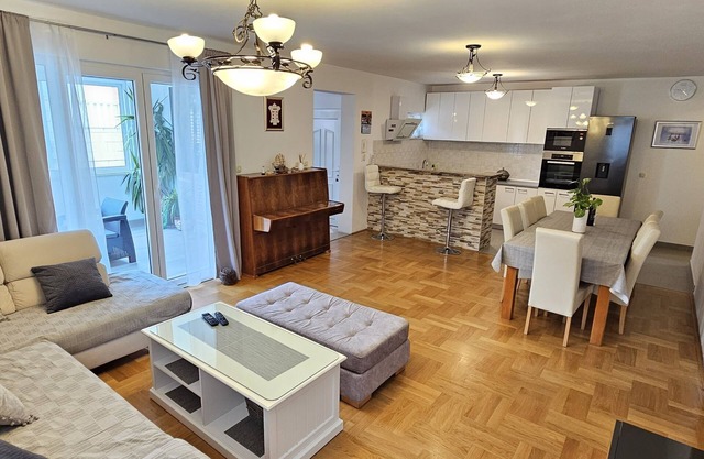 Apartment Dijana - Luxury apartment with very friendly owners