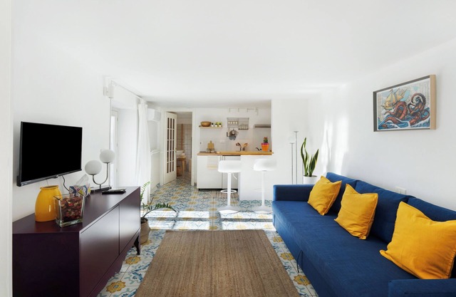 Apartment 'Dimora Porta San Nicola Salerno' with Sea View, Wi-Fi and Air Conditioning