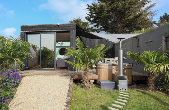 Apartment 'Ecolodge À 300m De La Plage' with Private Garden and Balcony