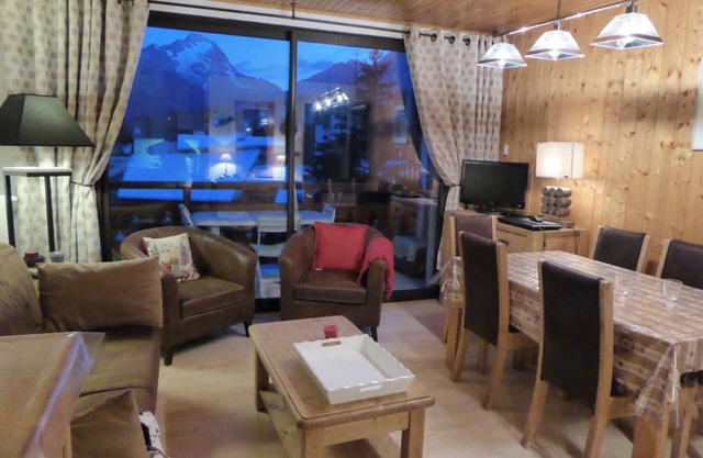 Apartment 'Eperon B3 21' with Mountain View, Balcony and Wi-Fi