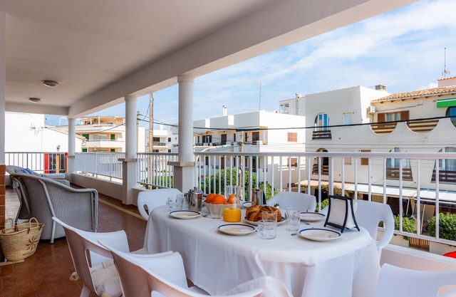 Apartment 'Apartamento Cabrera' with Private Terrace, Wi-Fi and Air Conditioning