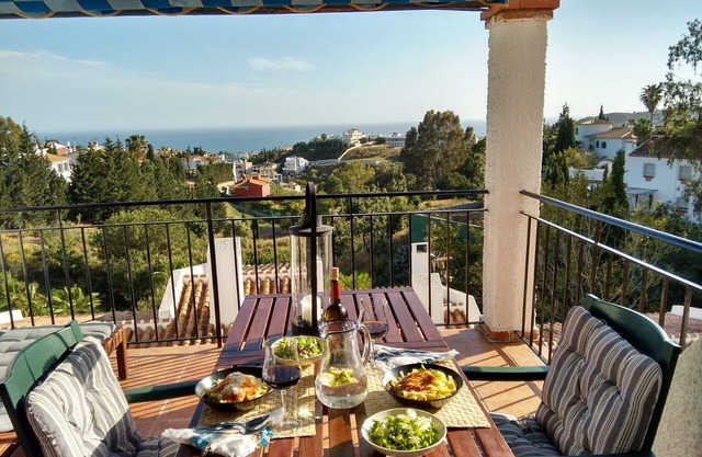 Apartment with sun terrace and sea view