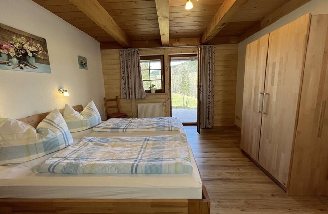 Apartment 'Ferienwohnung Sonnenschein, 80 Qm' with Mountain View, Private Terrace and Shared Garden