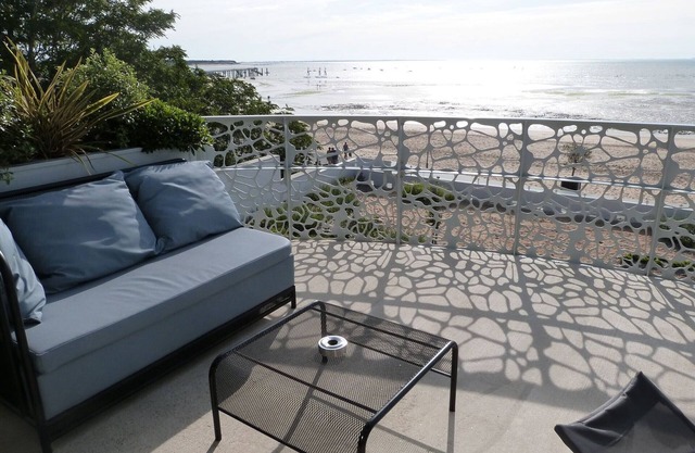 Apartment for 6 with balcony, pool and direct beach access in La Tranche-sur-Mer