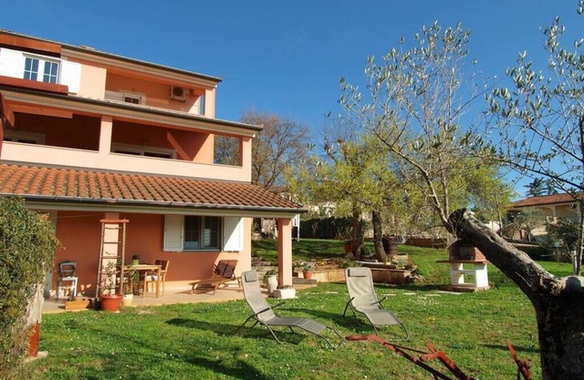 Apartment for 2 with beautiful garden