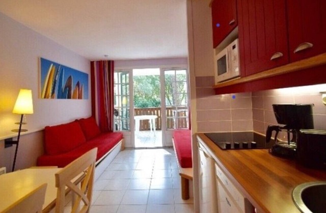 Apartment for 5 in leisure residence with pool, beach walk