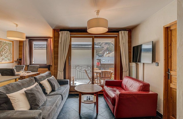 Apartment le Paradis 2 - Alpes Travel - Central Chamonix (sleeps 4-5)