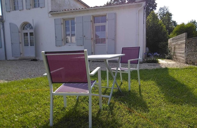 Apartment with garden in old house.