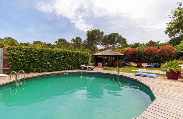 Apartment in a villa Pleine Nature with shared pool, Wi-Fi and air conditioning