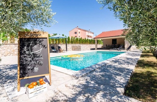 Apartment Garden No. 2 with pool - Jurandvor, Baska