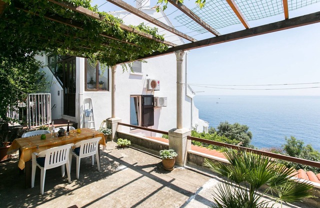 Apartment Gigi - Two Bedroom Apartment with Terrace and Sea View