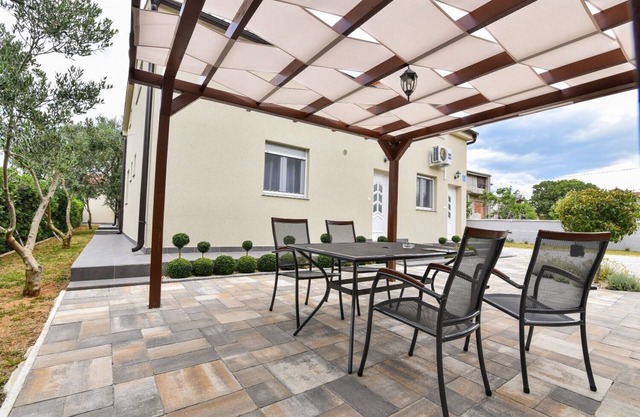 Apartment Gordana Mar (10889-A1) - Vrsi (Zadar)