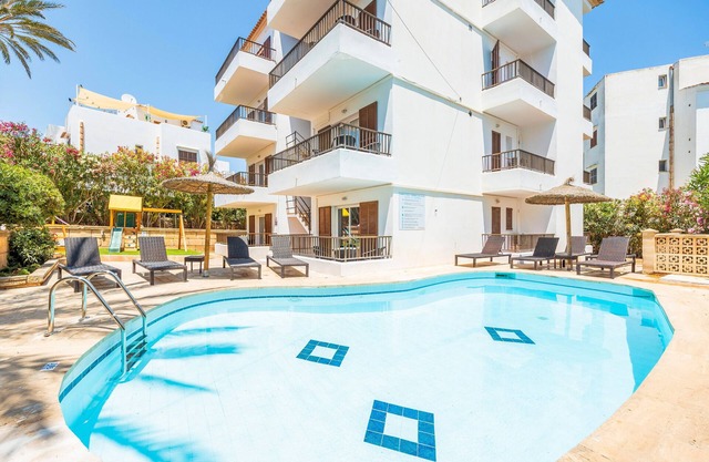 Apartment 'Gran Sol Family 8' with Shared Pool, Wi-Fi and Air Conditioning