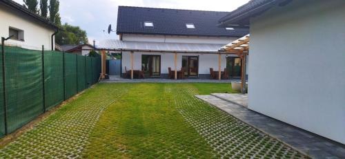 Apartment house with sauna and jacuzzi Svätý Kríž 1