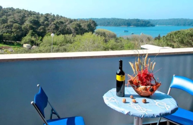 Apartment Hula (PUL252) in Pula - 2 persons, 1 bedrooms