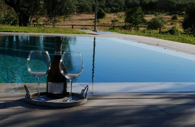 Apartment in villa with WIFI, pool, TV, patio, panoramic view, parking, close to San Gimignano