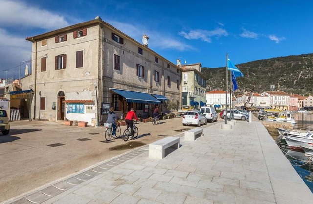 Apartment in Cres near Old Town & Beach