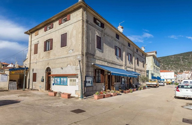 Apartment in Cres with Sea View and Old Town