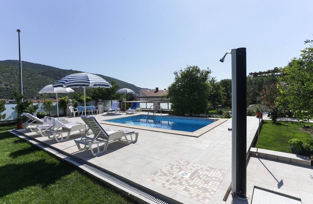 Apartment in Dubrovnik with swimming pool and sea view (A1)
