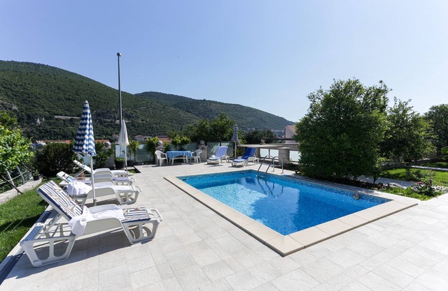 Apartment in Dubrovnik with swimming pool and sea view (A2)