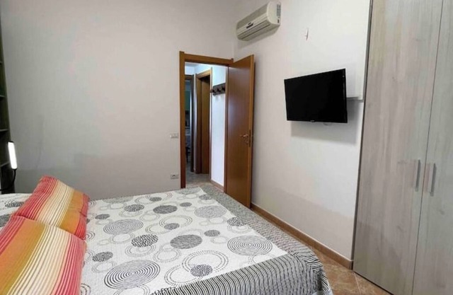 Apartment in villa with direct access to the sea, suitable for families with children