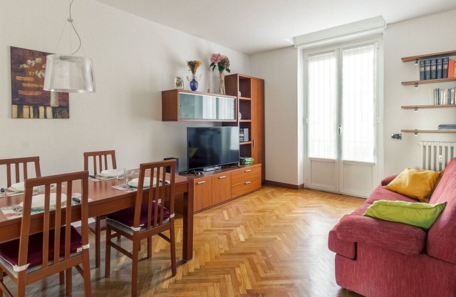 Apartment in Milan with 2 bedrooms sleeps 3