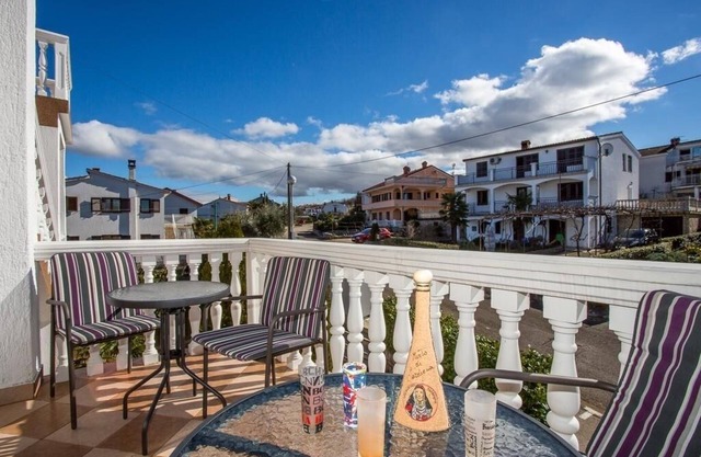 Apartment in Njivice with Seaview, Balcony, Air condition, WIFI (4687-1)