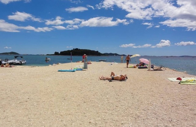 Apartment in Pakoštane with Terrace, Air condition, WIFI, Washing machine (3548-3)