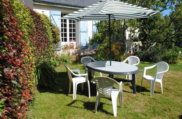 Apartment in pavilion with garden and private parking at 22220 Minihy-Tréguier