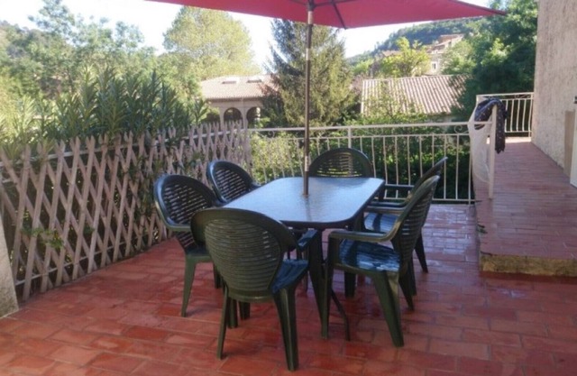 Apartment in provencal village