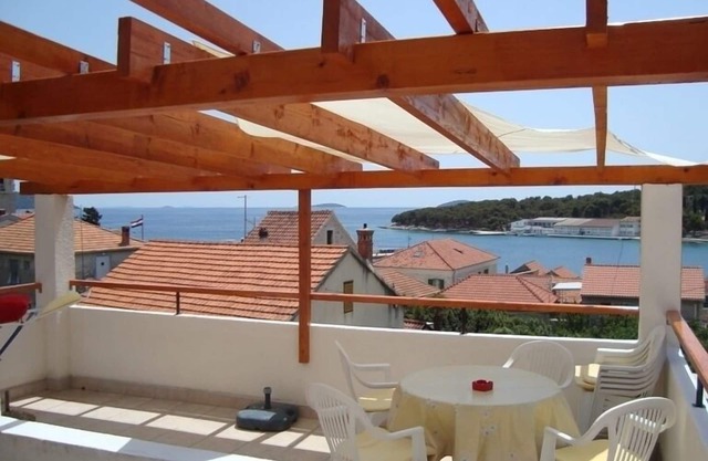 Apartment in Prvić Luka with Seaview, Terrace, Air condition, WIFI (3347-1)