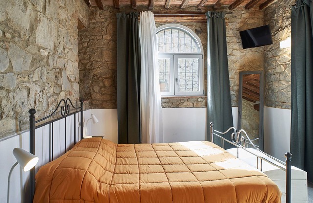 Apartment in renovated farmhouse in typical Chianti Tuscan village