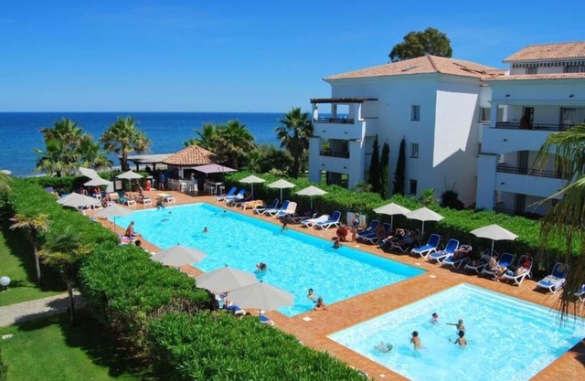 Apartment in residence with swimming pool and private beach