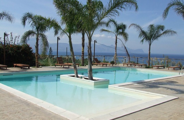 Apartment in residence, with 2 bedrooms - sea view