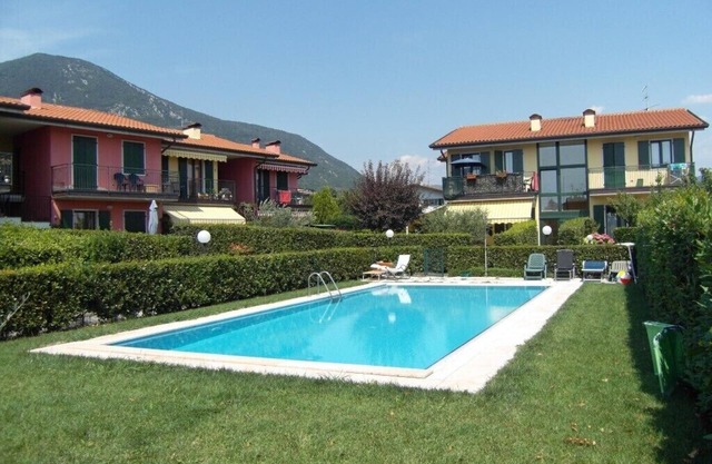 Apartment in residence with swimming pool. Private garden