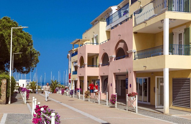 Apartment in Solenzara, air conditioning, balcony, near the beach B6