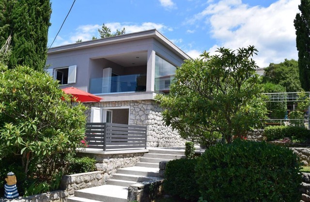 Apartment in the house with garden in peaceful neighborhood 5 minutes from beach