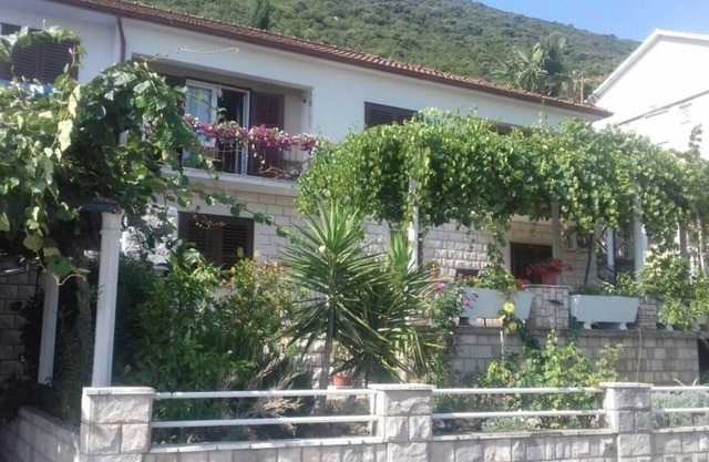 Apartment in Trpanj with Terrace, Air condition, WIFI, Washing machine (4199-3)