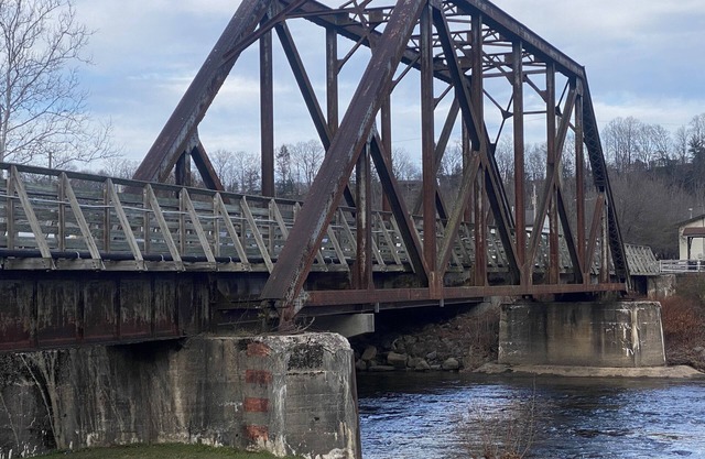 Apartment is right beside bike trail and The Shavers Fork River and coffee shop!