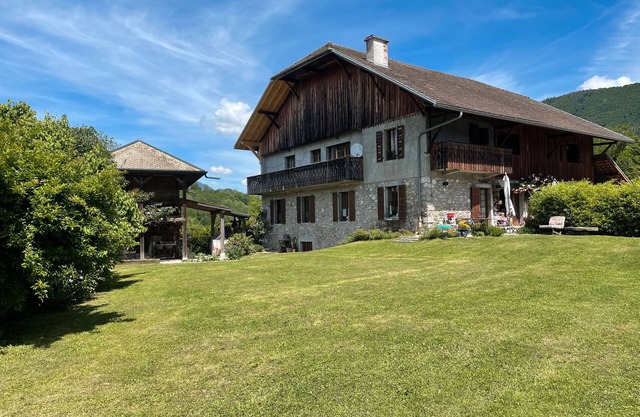 Apartment 'La Ferme De 1876' with Mountain View, Shared Garden and Wi-Fi