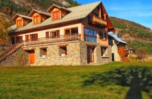 Apartment La Ferme des Ecrins in Embrun - 6 persons, 3 bedrooms