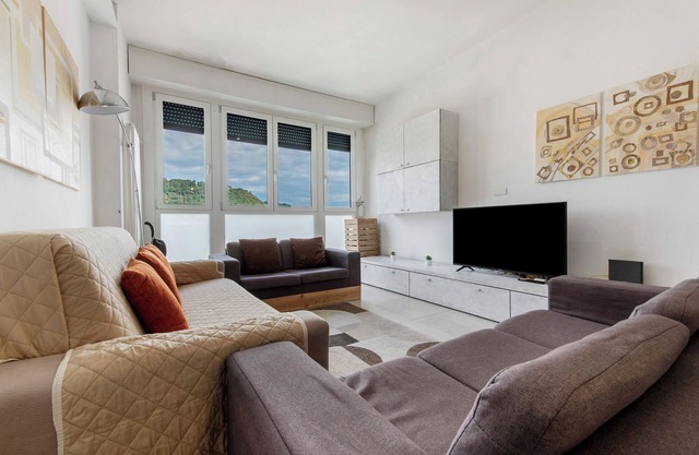 Apartment 'La Fontana Dei Merli, Como Lake' with Mountain View