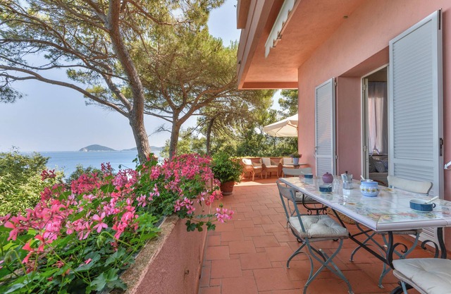 Apartment 'La Paolina' with Mountain View, Private Terrace and Wi-Fi